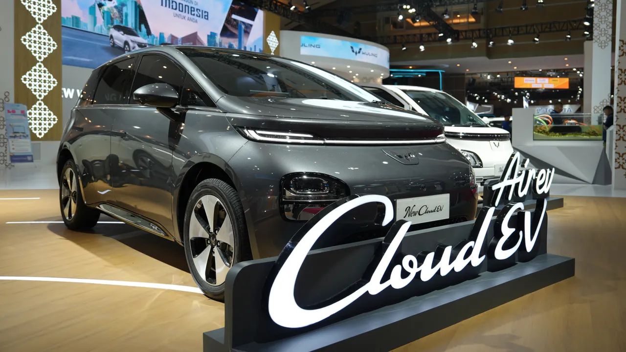 New Cloud EV hadir dengan fitur baru dan tambahan dua pilihan warna eksterior. (Wuling Motors)