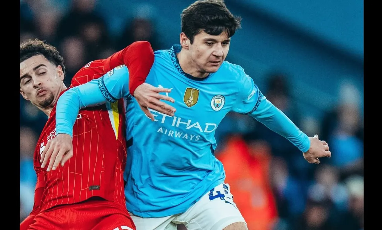 Pemain Manchester City, Abdukodir Khusanov, saat berduel melawan Liverpool. (Foto: Instagram/mancity)