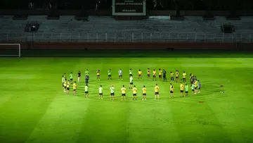 Pemain Persebaya doa bersama untuk Almarhum Bejo Sugiantoro/Media Persebaya.