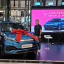 BYD Haka Auto menyiapkan dua unit Atto 3 untuk pemenang hadiah undian 17th Anniversary Shop & Win ulang tahun ke-17 FX Sudirman. (Chadie)  - BYD Haka Auto menyiapkan dua unit Atto 3 untuk pemenang hadiah undian 17th Anniversary Shop & Win ulang tahun ke-17 FX Sudirman. (Chadie) 