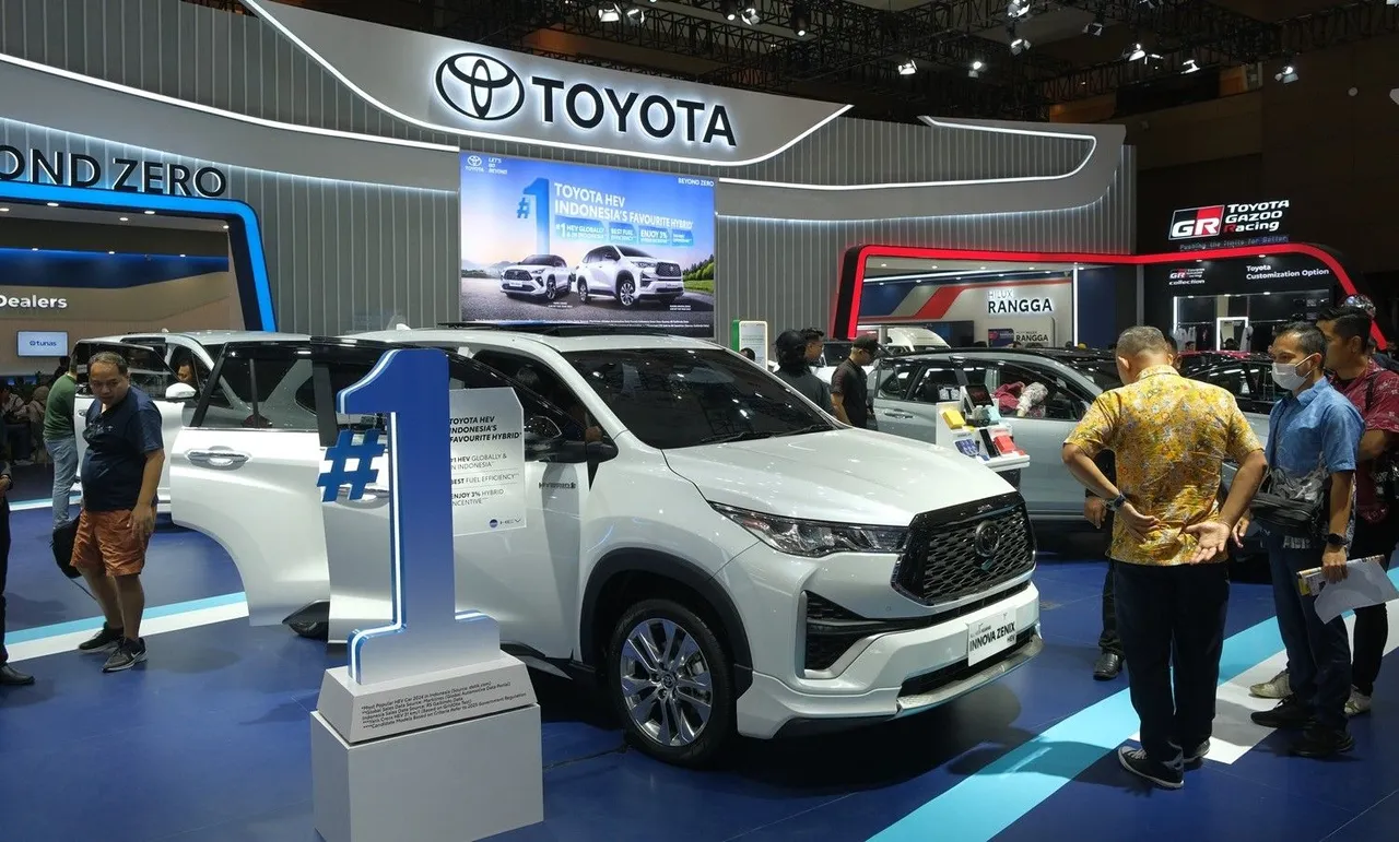 Kijang Innova Zenix Hybrid kembali mencatatkan penjualan Toyota tertinggi di IIMS 2025. (TAM)