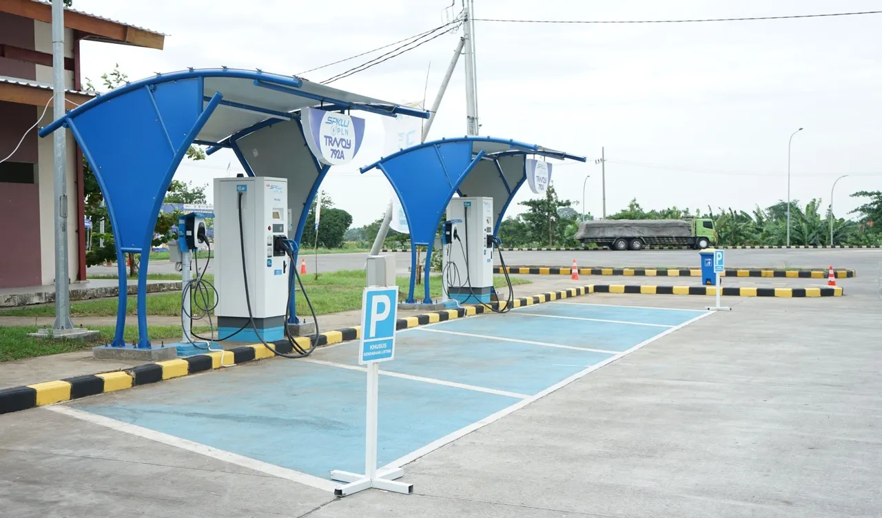 Stasiun Pengisian Kendaraan Listrik Umum (SPKLU) di sejumlah Rest Area. (Jasa Marga) 