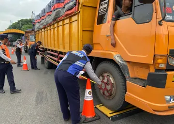 Operasi ODOL di ruas tol. (Jasa Marga)