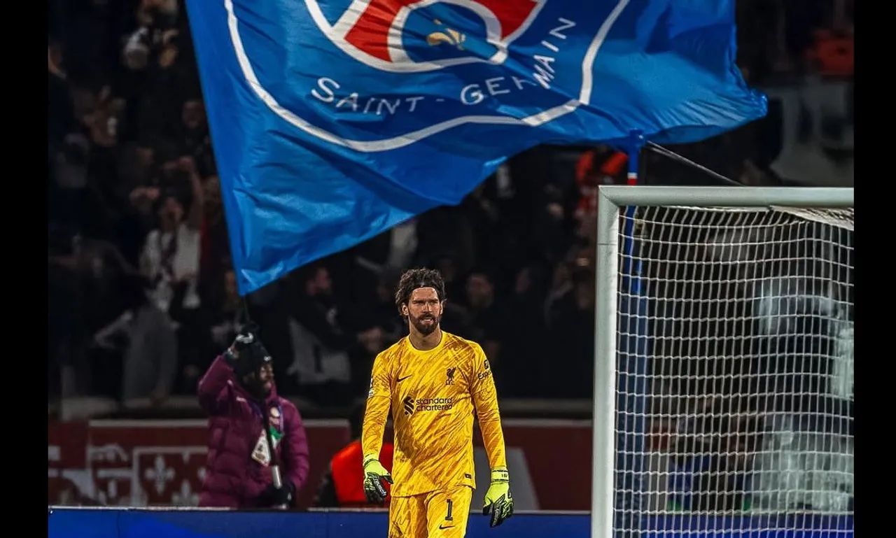 Penjaga gawang Liverpool, Alisson Becker, torehkan rekor di Liga Champions. (Foto: Instagram/liverpoolfc)