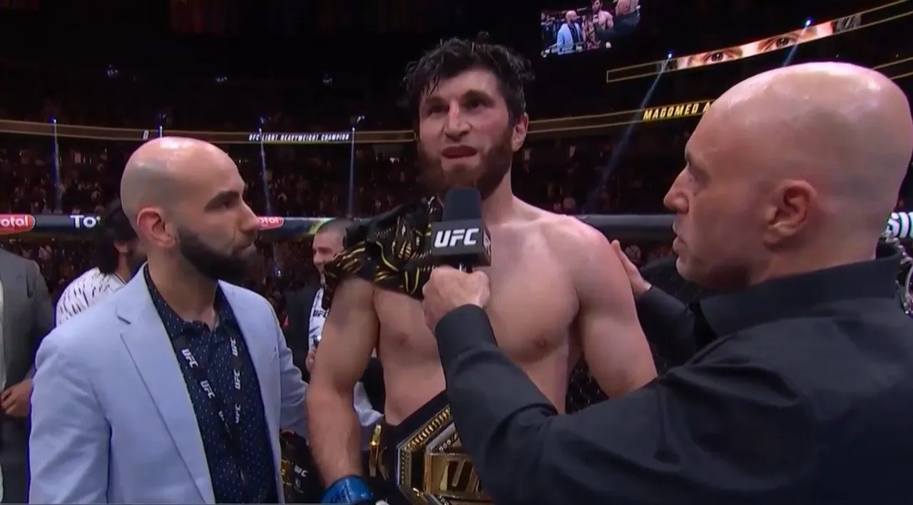 Magomed Ankalaev sukses merebut gelar juara di kelas Light Heavyweight dari Alex Pereira/foto: UFC.