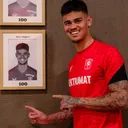 Mees Hilgers (Foto: x.com/fctwente) - Bek Timnas Indonesia dan FC Twente, Mees Hilgers. (Foto: x.com/fctwente)