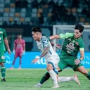 Jalannya laga Persebaya vs PSIS di pekan ke-27 Liga 1. (Foto: Instagram/officialpersebaya)