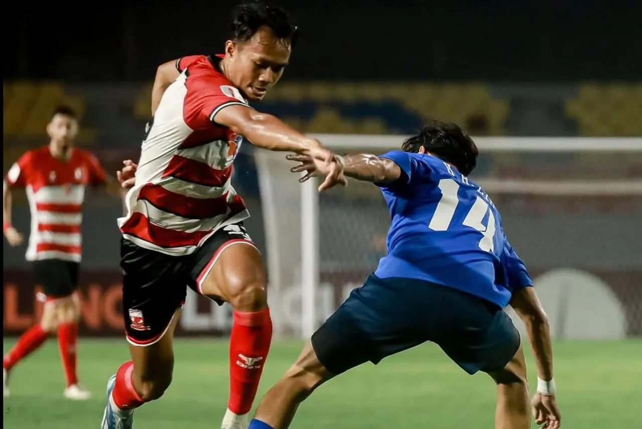 Jalannya pertandingan antara Madura United vs Taiwan Steel. (Foto: Instagram/maduraunited)