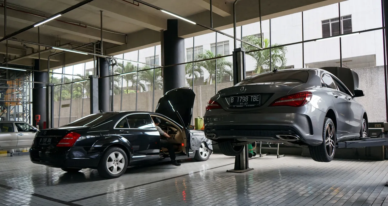 Nusantara Star Service melayani perawatan kendaraan Mercedes-Benz, Ford dan Jeep, dengan peralatan yang lengkap. (Nusantara Group)