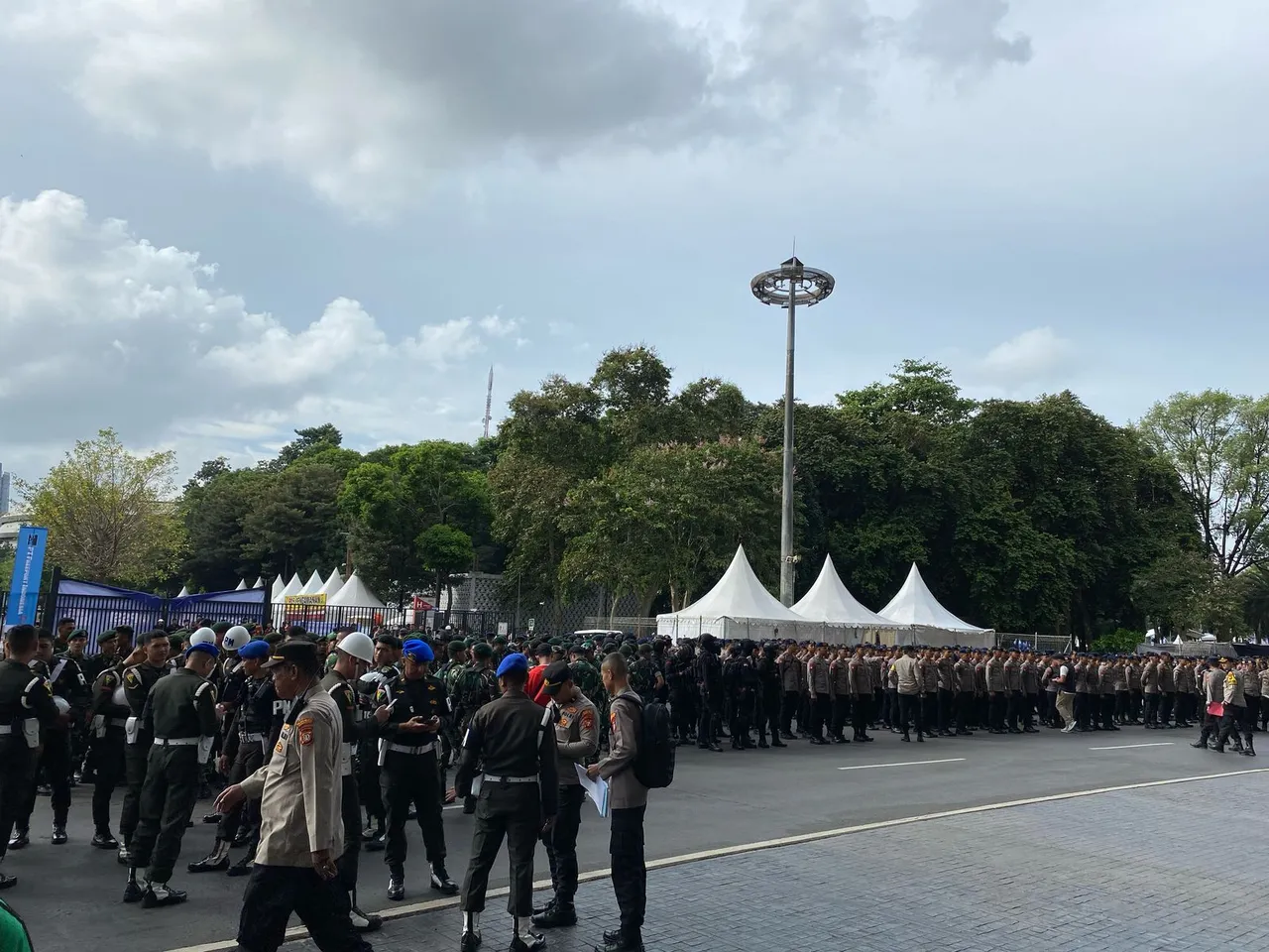 Persnonel gabungan TNI dan Porli untuk penjagaan Timnas Indonesia vs Bahrain/ Hadi Febriansyah