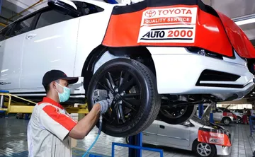 Apapun jenis permukaan jalannya, pastikan ban dalam kondisi layak. (Auto2000)