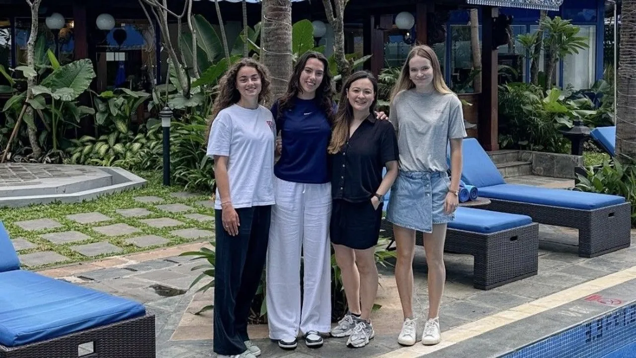 Felicia De Zeeuw, Isa Warps & Iris de Roouw tiba di Jakarta (Source: X/@idn_abroad)