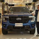 Owner Dealer Ford Bandung (PT Saluyu Gatsu Motor) Dewi Asiana  dan Sales Director RMA Indonesia Erik Pascanugraha saat peluncuran Next-Gen Ford Everest Sport di Bandung. (RMA Indonesia)
