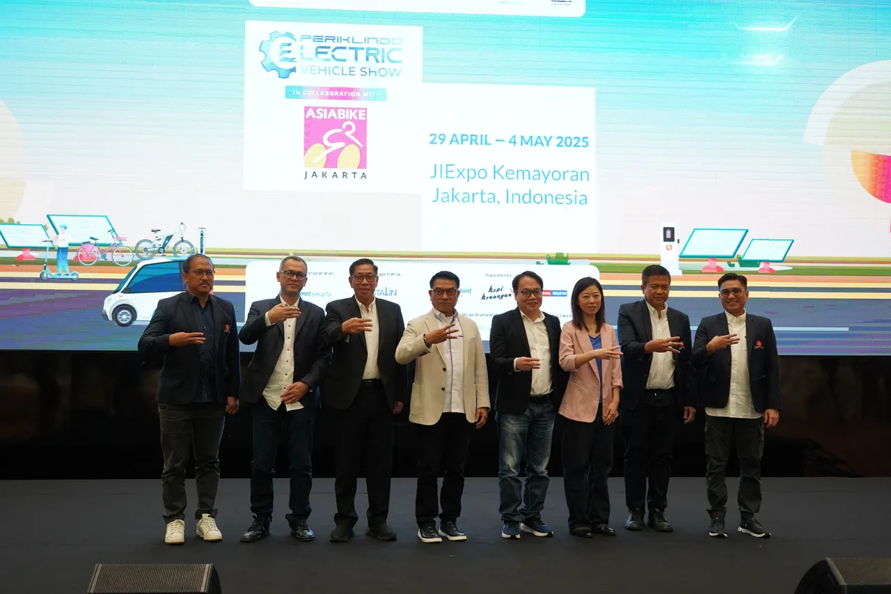Pameran kendaraan listrik tahunan PEVS 2025. (Dyandra)