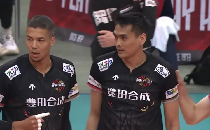 Rivan Nurmulki turut bermain saat Wolfdogs Nagoya menang 3-2 atas Suntory Sunbirds di semifinal SV.League 2024/2025/foto: X/Volleytrails