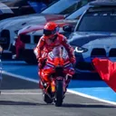 marc marquez dan alex marquez motogp spanyol 2025.jpg - Marc Marquez dan Alex Marquez didenda puluhan juta rupiah usai  melakukan pelanggaran jelang sesi kualifikasi (Q2) MotoGP Spanyol 2025/foto: MotoGP