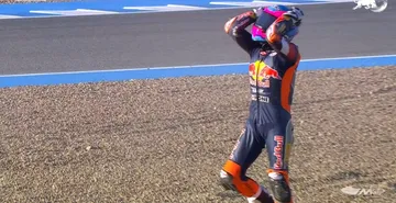 Veda Ega Pratama crash saat race 2 Red Bull Rookies Cup 2025 di Sirkuit Jerez/foto: Red Bull Rookies Cup