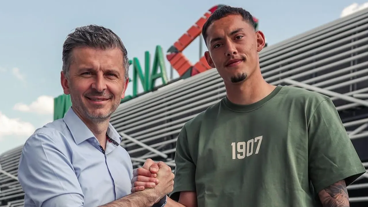 Kiper keturunan Indonesia, Daniel Klein (kanan). (Foto: instagram/@fcaugsburg1907)