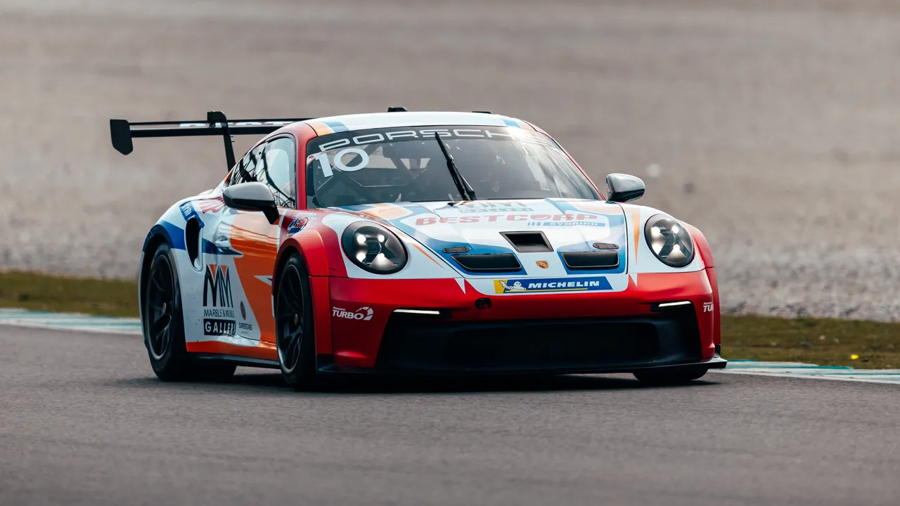 Tahun ini Porsche Sprint Challenge Indonesia debut di sirkuit Sepang Malaysia. (Superstars Motorsport)
