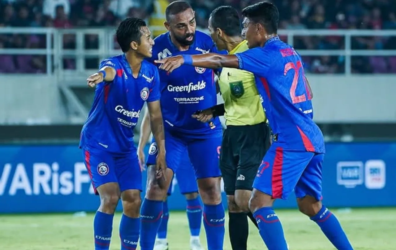 Arema FC berhasil mencuri tiga poin dari markas Persis Solo/foto: Ofisial Arema FC
