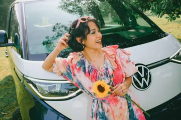 Andien bersama ID. Buzz kolaborasi menyanyikan lagu Bahagia di Ujung Jalan. (Volkswagen)