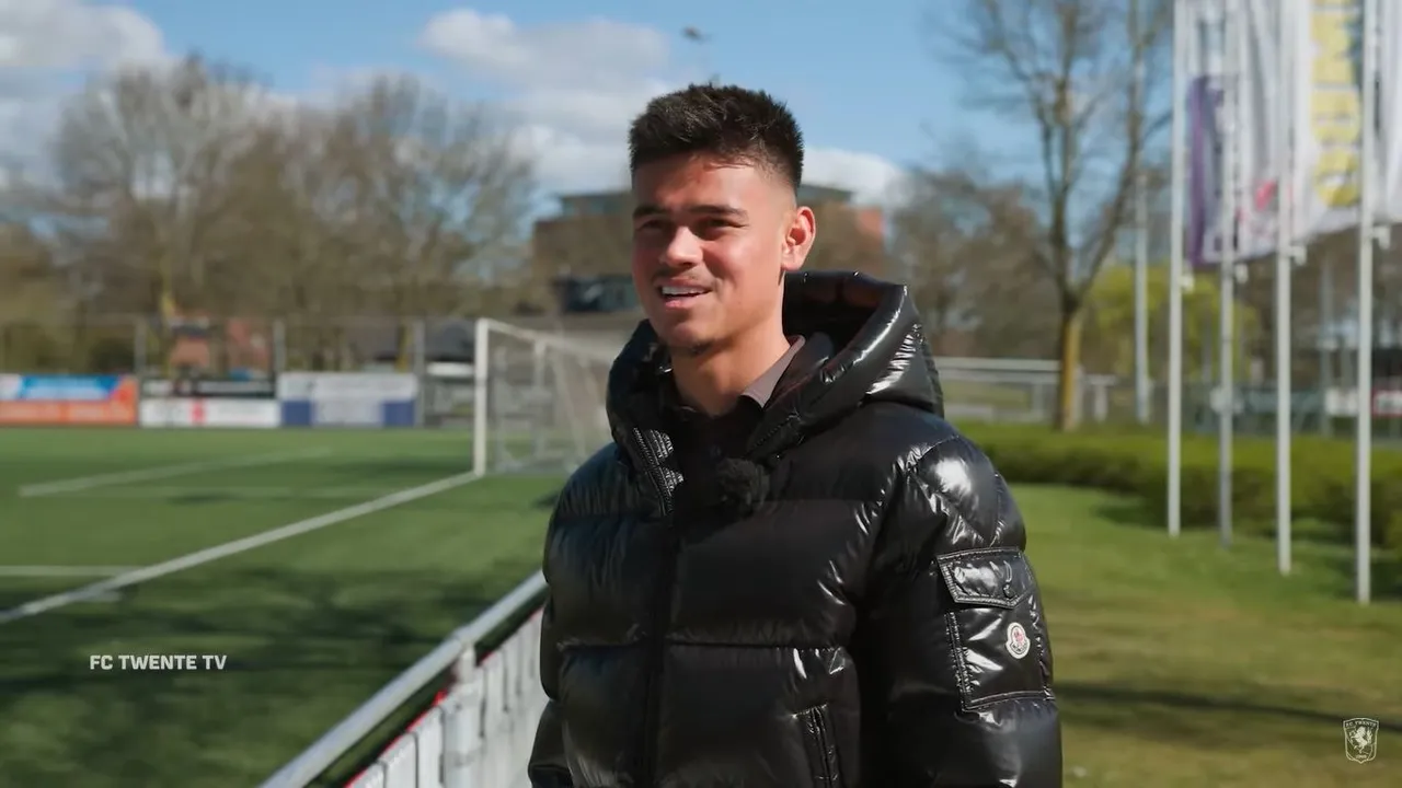 Mees Hilgers (Foto: tangkapan layar YouTube FC Twente)