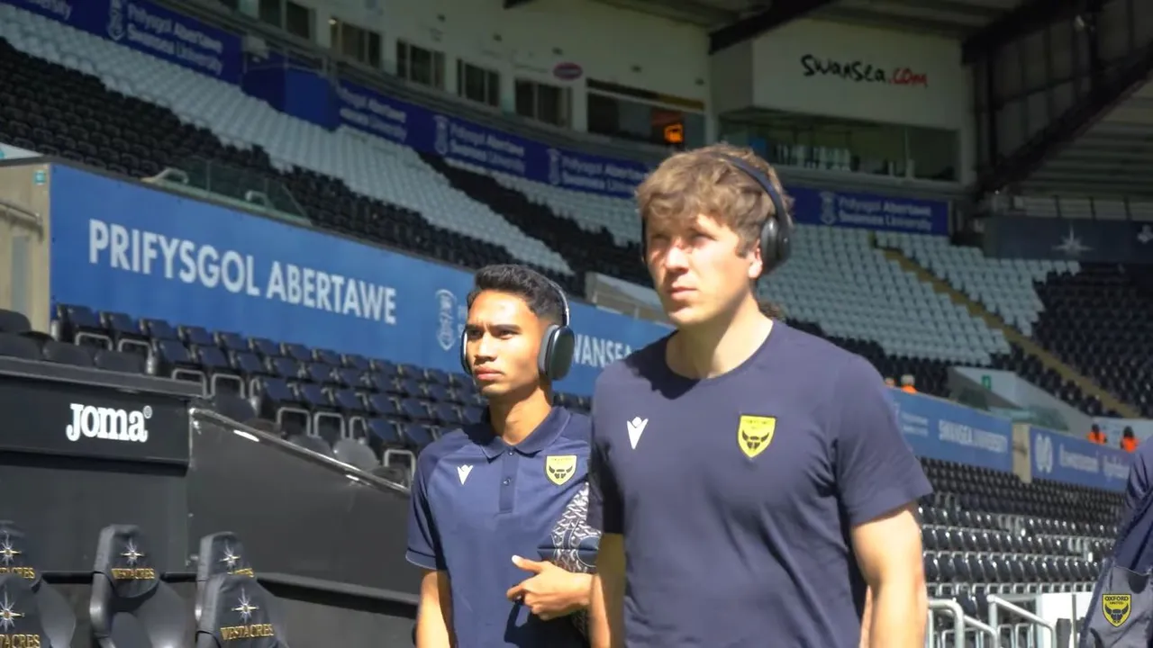 Marselino Ferdinan (Kiri) dan Ole Romeny (Kanan). (Foto: tangkapan layar YouTube Oxford United)
