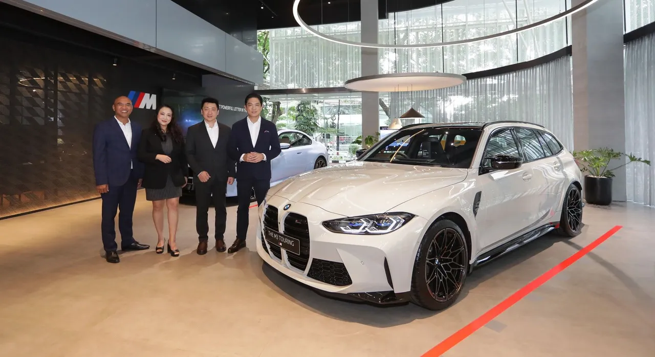 Peresmian BMW Astra Surabaya diwarnai perkenalan BMW M3 Touring dan Peluncuran Seri 3 terbaru. (BMW Indonesia)