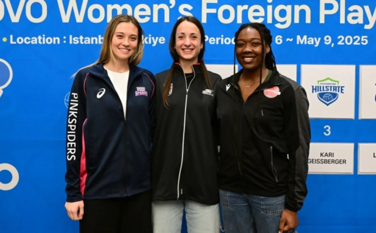 Elisa Zanette bersama dengan Zoe Weatherington dan Rebecca Latham saat mengikuti pengumuman draft pemain asing V-League 2025/2026/foto: KOVO