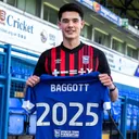 Elkan Baggott saat meneken kontrak bersama Ipswich Town hingga 2025 (Foto: Ipswich Town/itfc.co.uk)