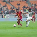 Firza Andika menjadi pilar penting di sisi kiri pertahanan Macan Kemayoran. (Foto: Media Persija)