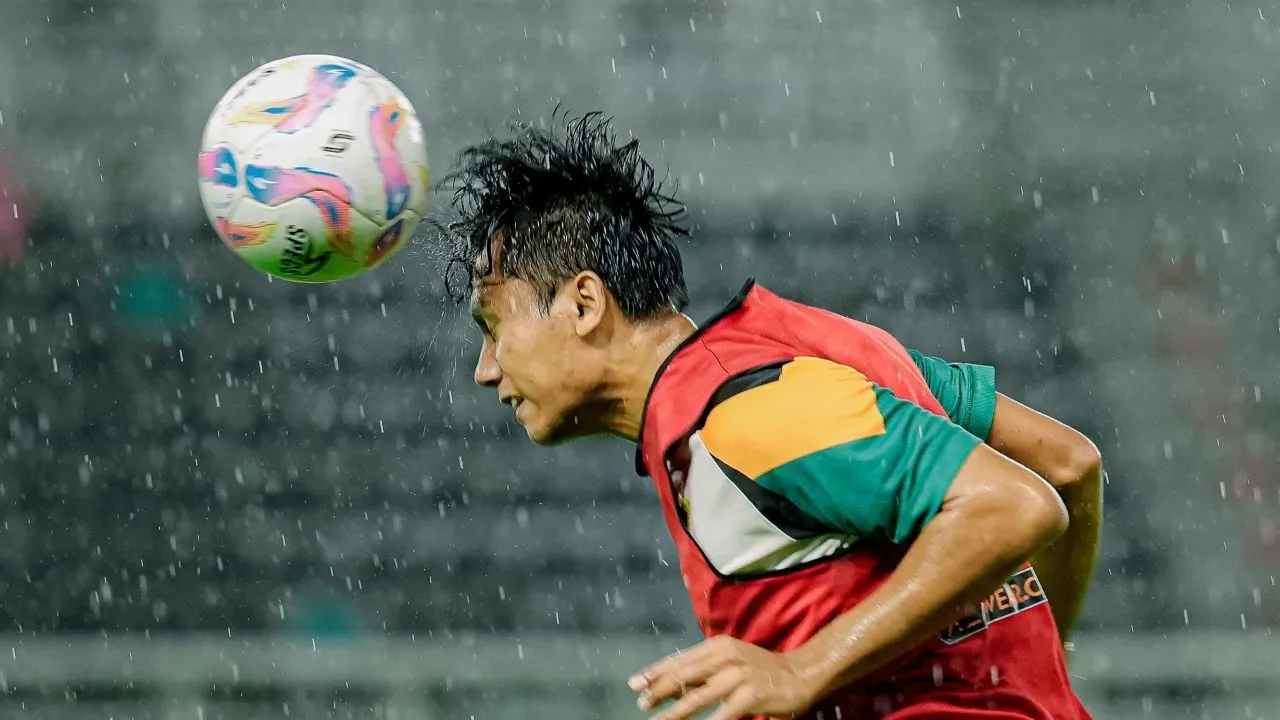 Pemain Persebaya Hujan Deras/X Persebaya.