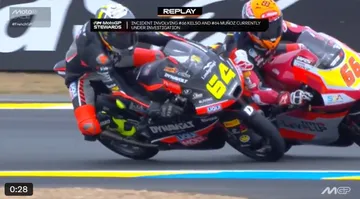 Insiden antara David Munoz vs Joel Kelso di lap terakhir Moto3 Prancis/foto: MotoGP