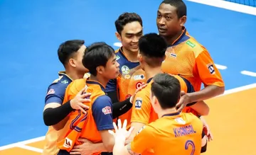 Doni Haryono dan pemain Nakhon Ratchasima di AVC Champions League 2025 putra/foto: Ofisial AVC