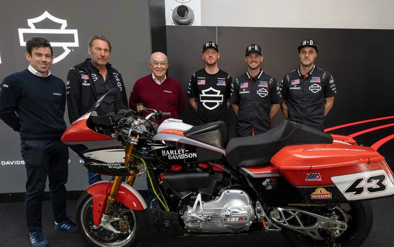 COE Dorna Sports, Carmelo Ezpelete dan CEO Harley-Davidson, Jochen Zeitz/foto: MotoGP