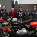 COE Dorna Sports, Carmelo Ezpelete dan CEO Harley-Davidson, Jochen Zeitz/foto: MotoGP