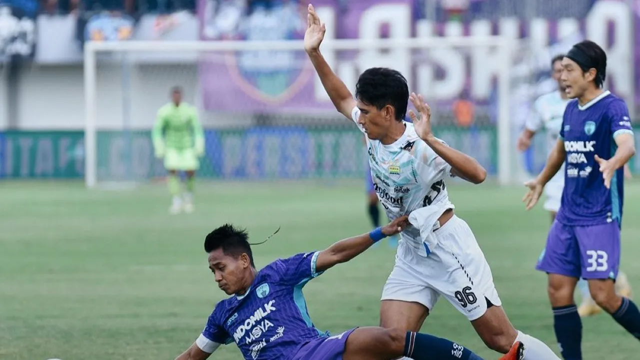 Persita Tangerang vs Persib Bandung/X Persita.