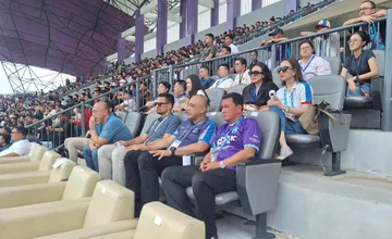 Mantan pelatih Persija Jakarta Carlos Pena (tiga dari kanan) sudah dipastikan bakal melatih Persita Tangerang. (Foto: Taufiq Ardyansyah)