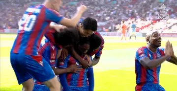 Selebrasi para pemain Cyrstal Palace di final Piala FA 2024/2025 kontra Manchester City (Foto: tangkapan layar x.com/EmiratesFACup)