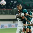 Duel para pemain dalam pekan ke-33 Liga 1 2024/2025 antara PSS Sleman vs Persija Jakarta. (Foto: Instagram/psssleman)