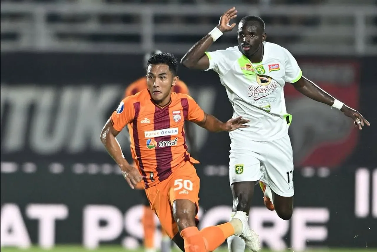 Jalannya laga pekan ke-33 Liga 1 2024/2025 antara Borneo FC vs Persebaya Surabaya. (Foto: Instagram/borneofc.id)