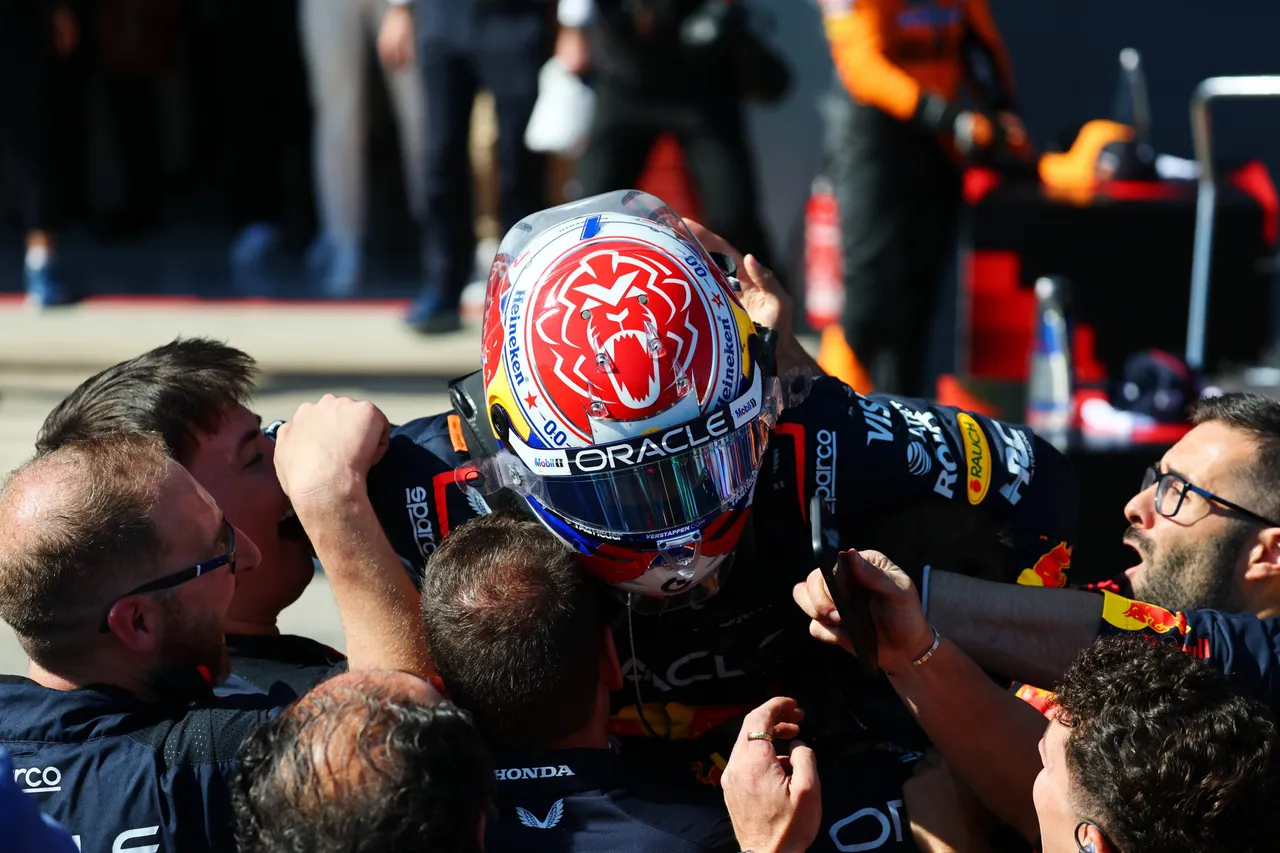 Selebrasi Max Verstappen usai memenangkan F1 GP Emilia-Romagna 2025 (Foto: x.com/F1)