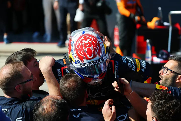 Selebrasi Max Verstappen usai memenangkan F1 GP Emilia-Romagna 2025 (Foto: x.com/F1)