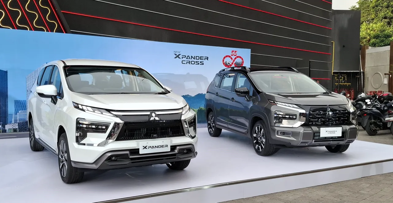 Mitsubishi New Xpander dan New Xpander Cross hadir bersama program penjualan dan purnajual serta aksesoris resmi. (Chadie)