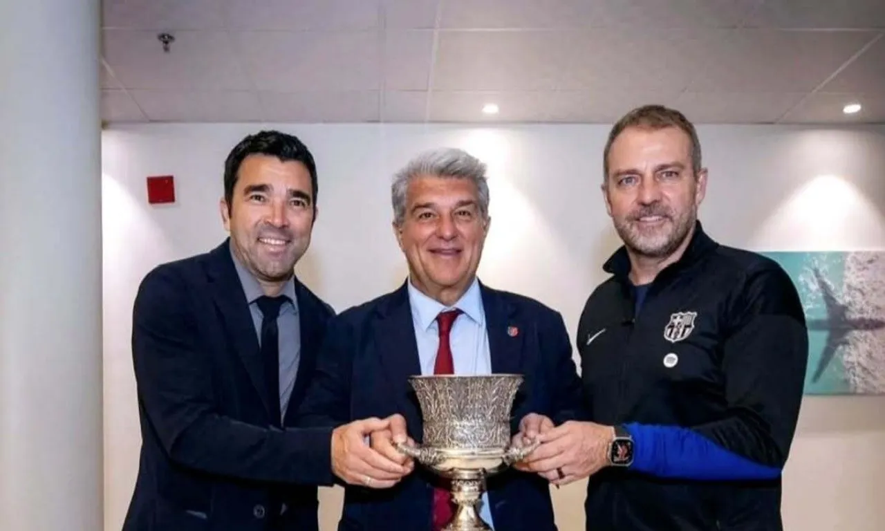 Direktur Olahraga Barcelona, Deco, bersama Joan Laporta (Presiden) dan Hansi Flick (Pelatih). (Foto: Instagram/decoofficial)