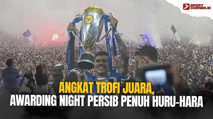 Prosesi awarding Liga 1 2024/2025 diwarnai flare dan ribuan suporter turun ke lapangan Stadion GBLA/foto: SportCorner.id