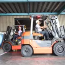 Bridgestone Indonesia gunakan forklift listrik untuk pangkas 70 ton emisi CO2. (Bridgestone Indonesia)