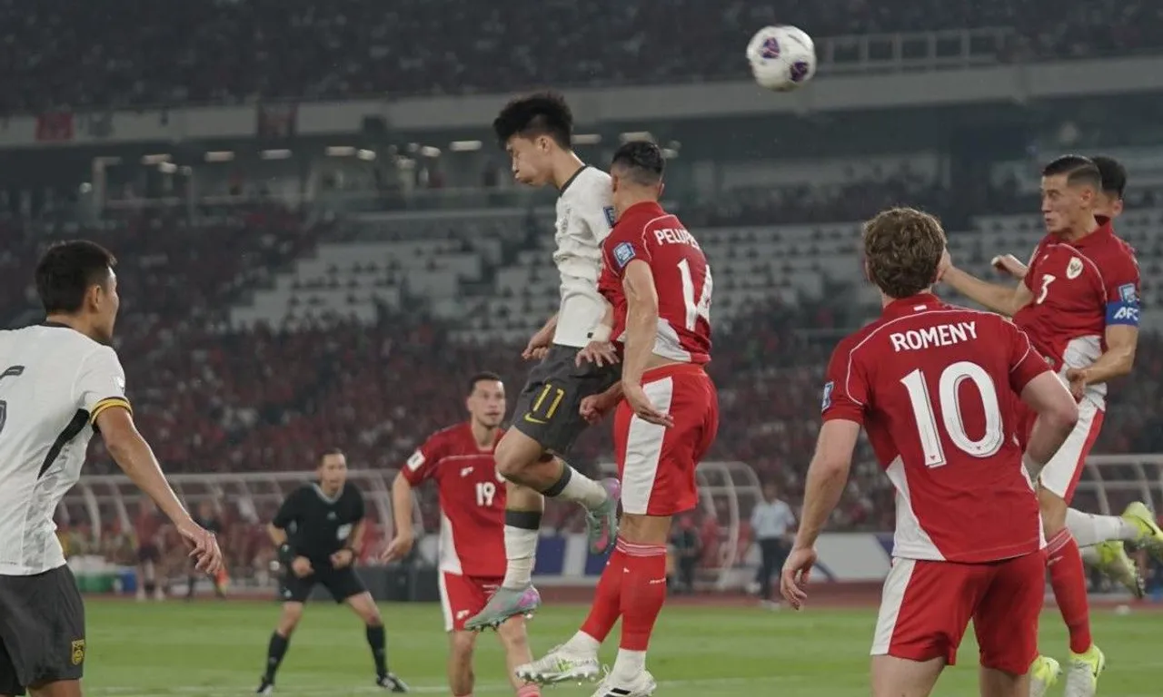 Aksi Ole Romeny dan Jay Idzes di laga Timnas Indonesia vs China. (Foto: Sportcorner/HadiFebriansyah)