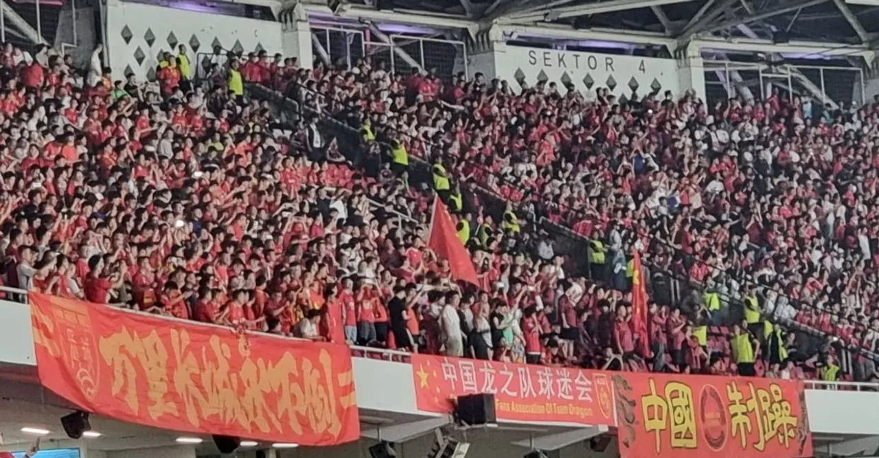 Keadaan tribun suporter China di SUGBK saat Indonesia vs China (SportCorner/Tino Ferdiano)
