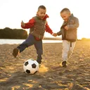 Ilustrasi anak bermain bola (freepik.com)